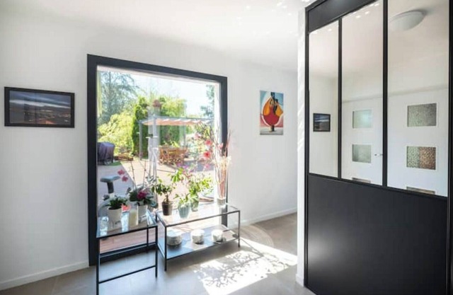 Contemporary villa near Bordeaux