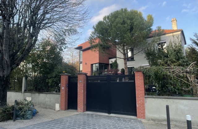 Contemporary near Paris
