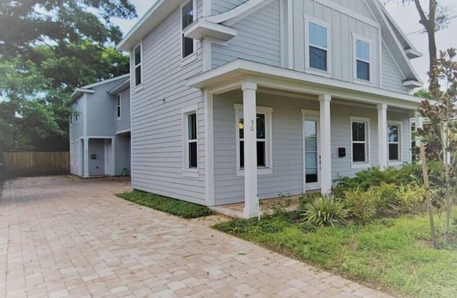 Contemporary 3bedroom home with modern amenities located in the heart of Orlando