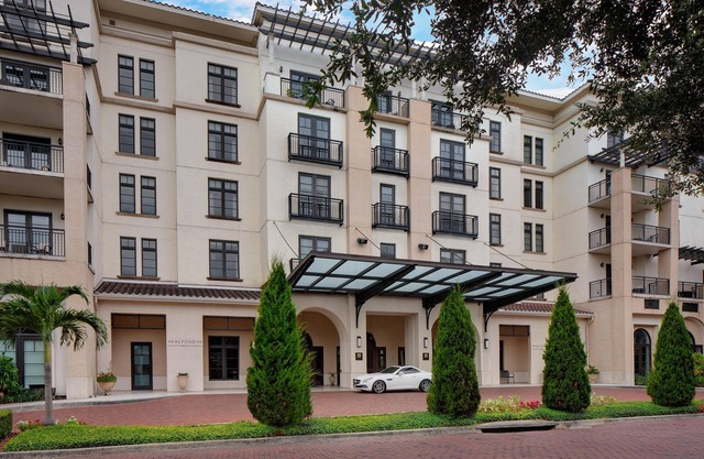 Contemporary Award Winning Hotel w/Rooftop Close to Parks & Rollins College