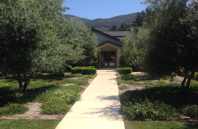Contemporary home minutes from downtown Napa!