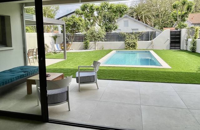 Contemporary house - heated swimming pool- 5 bedrooms - 10 people