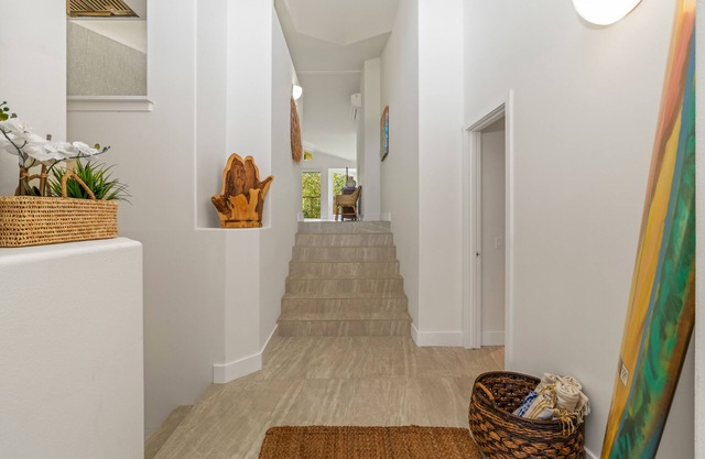 Contemporary Luxury condo minutes from Hanalei Bay & other stunning beaches.