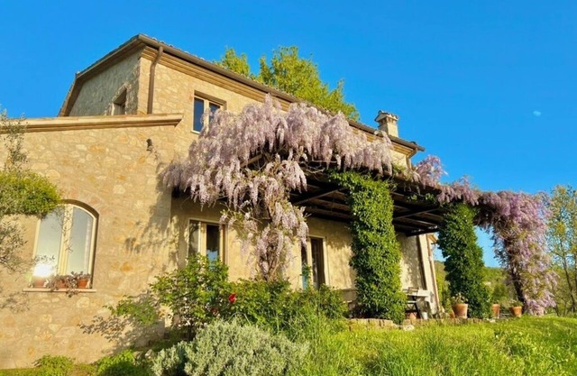 Contemporary Stone House with Lap Pool Overlooking Tiber Valley. Full AC.