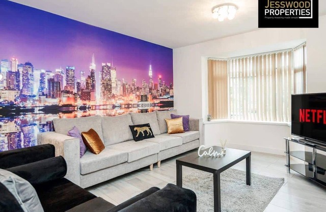 Contractors 6 Bedrooms | Garden | Wifi | Parking