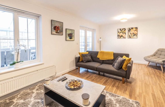 Contractors/large groups - house