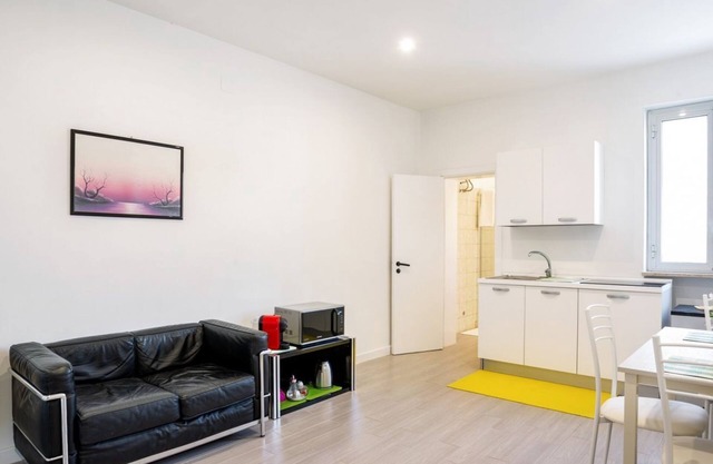 Convenient Apt 10 Min from Station & Theater