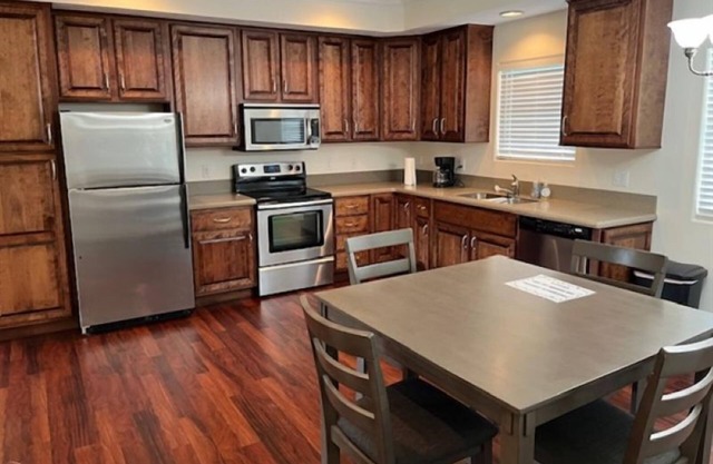 Convenient Golf Course Condo!