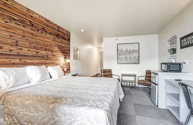 Convenient Location | Elk Horn Lodge 302