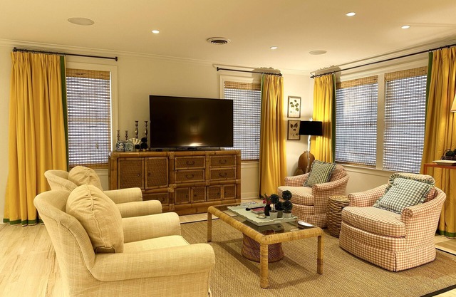 Convenient location. Walking distance to LSU lakes.