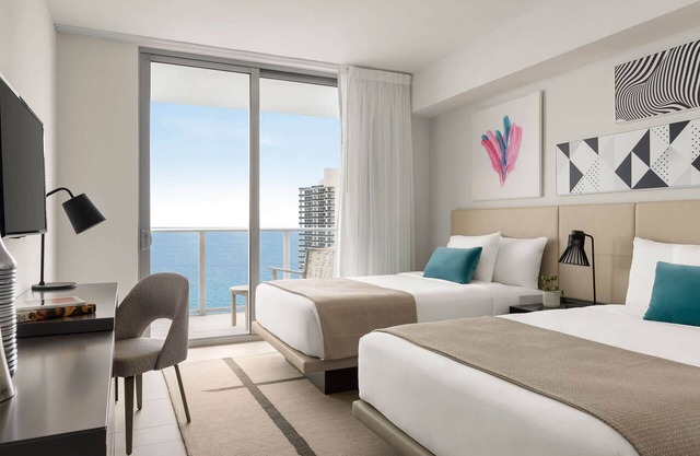 Convenient Stay in Florida, Pool, Walk to Hallandale Beach