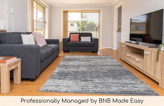 Convenient Villa on McLachlan - Walk to the CBD