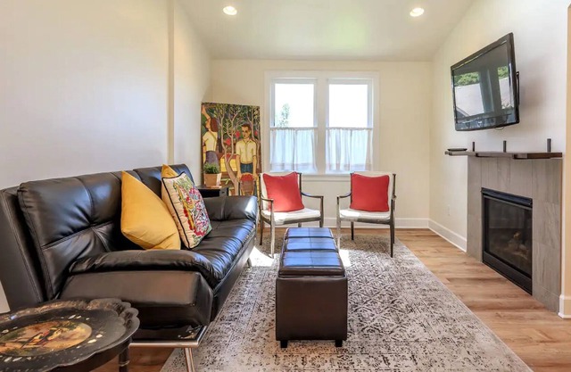 Convenient, walkable apartment with fireplace, washer/dryer, & full kitchen