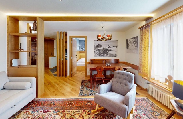 Conveniently located, charming flat in sunny Celerina.