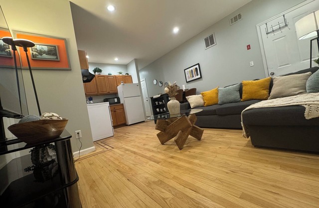Conveniently located bedroom apartment in charming Baldwin with AC, WiFi