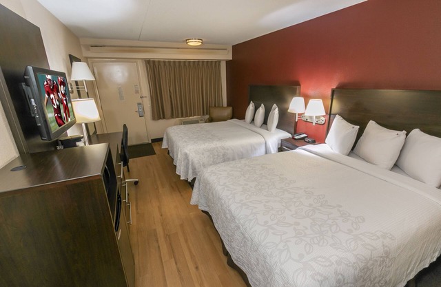 Conveniently To Excellent Transportation! Free Parking, Pet-friendly Property!