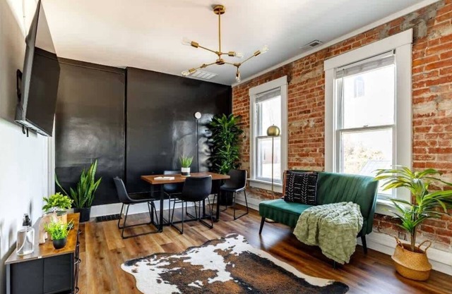 Convention - Pets - Short North - Parking Free