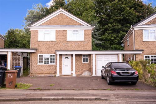 Conyngham Villa, Luxury Detached House, 6 Beds, 4BR,Large garden, Parking - Sleeps 8