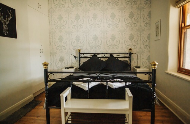 Cooke Cottage- Luxury family accommodation in the middle of the Clare Valley