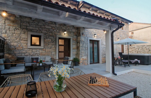 Cool traditional villa in Central Istria with jacuzzi