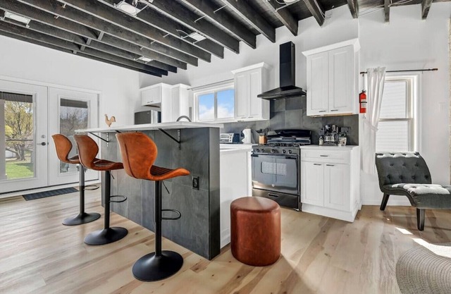 Cool Urban Stay: Downtown Loft