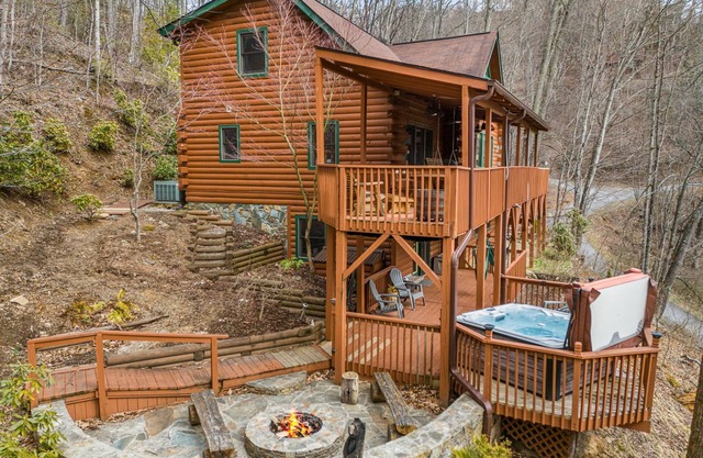 Copper Mountain Retreat | Pet-Friendly Cabin + Hot Tub, Games + Biltmore Pass