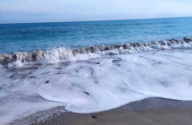 Coquette Petite Maison à Louer au Cœur du Village, 5 Minutes de la Plage !