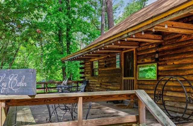 Cora's Main Log Cabin 2 Bedroom Cabin