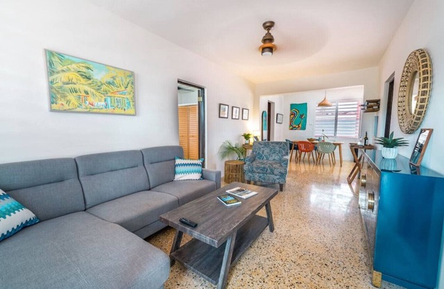 Coral Casa-One block from the beach!