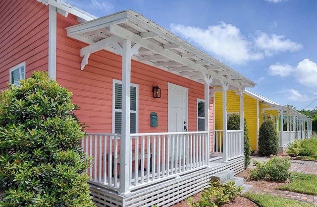 Coral Cottage Heated Pool/Walk to Everything
