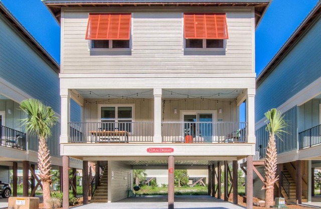 Coral Dreams-Luxe Cottage steps from the Beach & Pool!