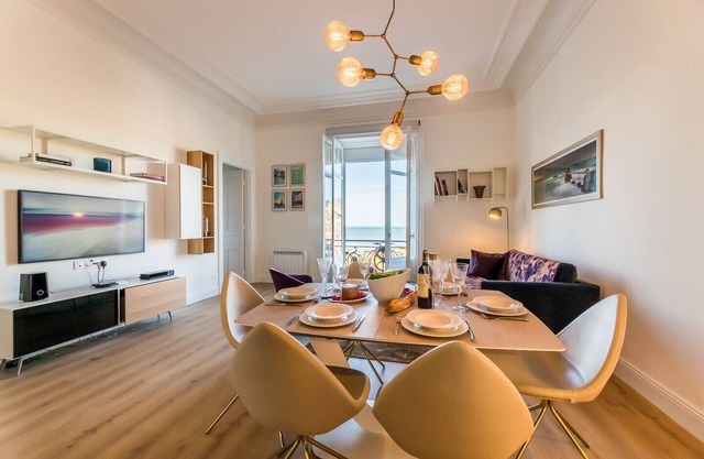 CORAL KEYWEEK Apt in city center closed to the beach, private garage