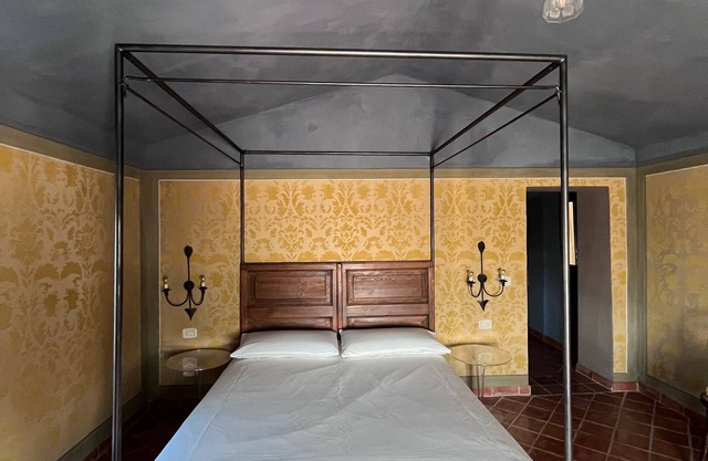 'Corbellino' Room with Shared Pool and Garden