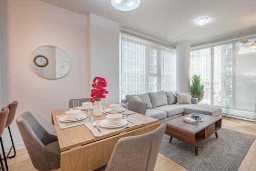 Corner 2BR Old Port - Free Indoor Parking