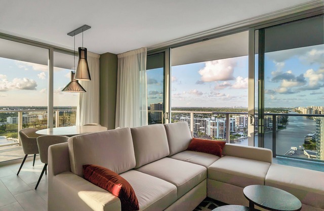 Corner Luxury 2BR with Panoramic Ocean & Intracoastal Views