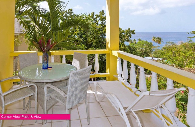 Corner View, with private sea-view terrace & full kitchen