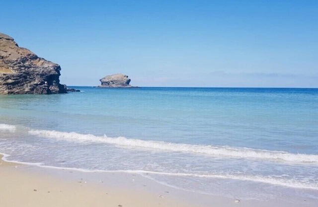 Cornish cottage 100m to the beach. (Portreath north coast near st ives)