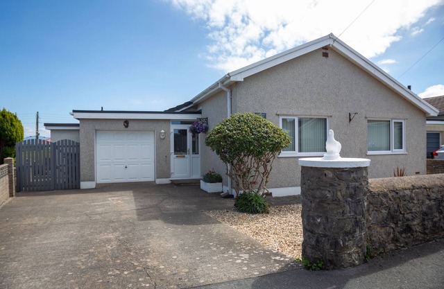 CORORION COTTAGE, family friendly, with a garden in Benllech