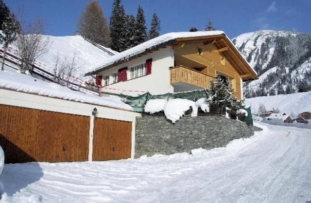 Cosey Family Chalet with stunning alpine views