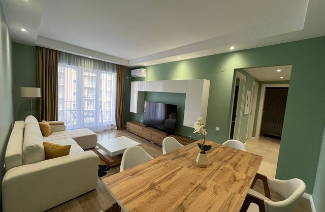 Cosmopolis Family Apartment - Pools & Gym