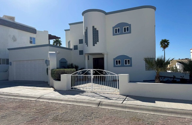 Costa Diamante E10 Beach House on Sandy Beach with Community Pool & Hot Tub