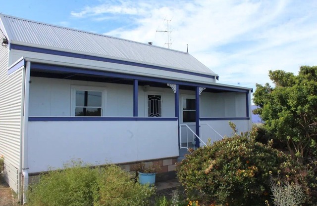 Cosy 3 bedroom cottage in the centre of Kingscote