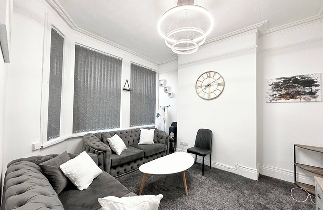 Cosy 5-Bed Home in Levenshulme