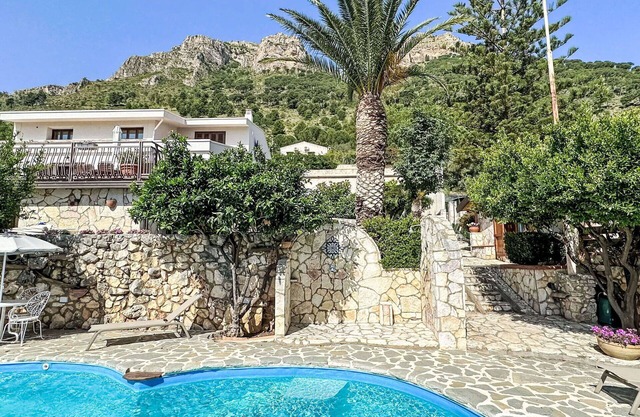 Cosy apartment for 7 people with A/C, pool, WIFI, TV and balcony