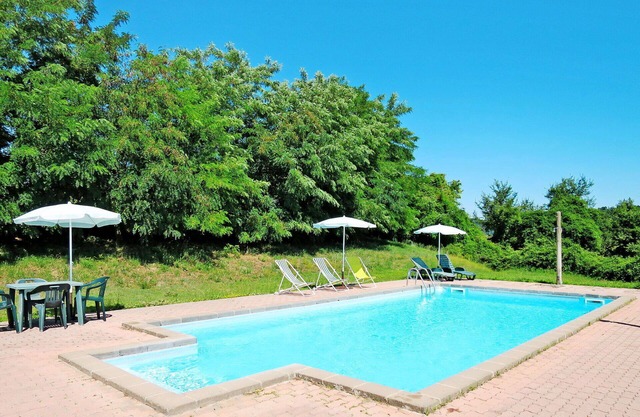 Cosy apartment in villa for 4 guests with pool, WIFI, patio and parking