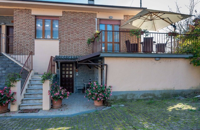 Cosy apartment for 5 guests with WIFI, A/C, TV, terrace and parking
