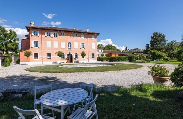 Cosy apartment for 4 guests with WIFI, A/C, TV, patio and parking
