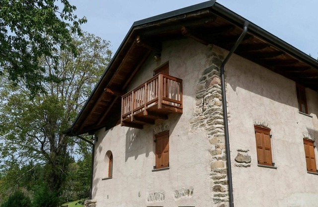 Cosy apartment for 4 guests with TV, balcony, pets allowed, panoramic view and parking