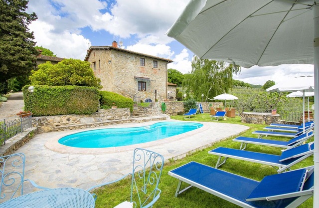 Cosy apartment in villa for 6 guests with WIFI, pool, terrace and parking