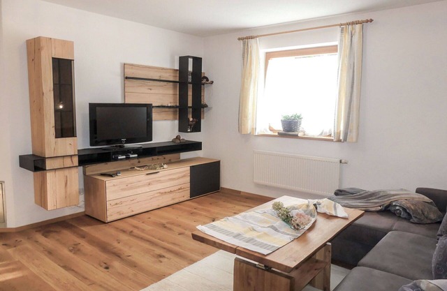 Cosy apartment for 8 guests with WIFI, TV, patio and pets allowed